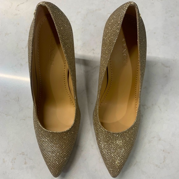 NWT Coach Addie 90 Pump. Gold. Size 9.0B. - Picture 2 of 5